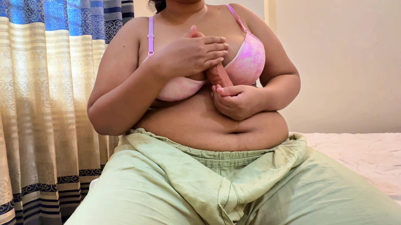 Aria Mia: 私の巨乳で遊んでもらえますか?私は今とても暑いです、私に触れてファックしてください、私は独身のアラブのティーンガールです