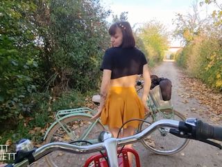 Bett Duett: 私のガールフレンドとの自転車ファックツアー - ノーカット!!
