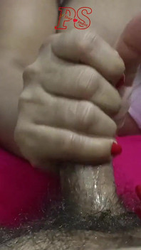 Bhabhi Ki Měkké Ruce Aur Zor Ka Ejakulace