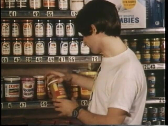 Old Good Porn: 角質コックしゃぶり女の子は古典的なポルノで滑りとザーメンでコックを取ります