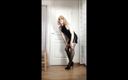 Faustine Flower: Faustine, travesti sexy, collants noirs.