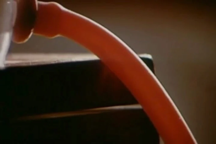 Java Consulting: Zimmermädchens dampfende einlauf-verführung mit feurigem rothaarigem teenager