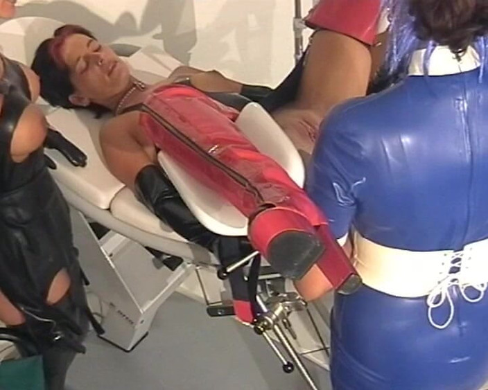 BB Video - Vintage Story: Niemiecka milf amatorska fetysz orgia