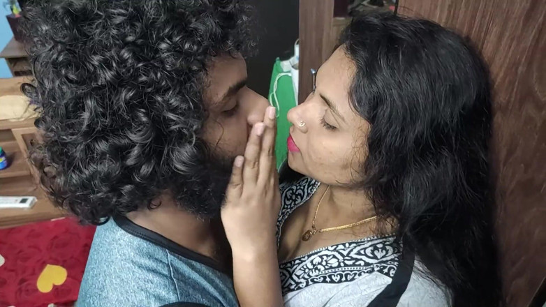 Vaigavarun45: Giáo viên đại học Mallu nóng bỏng lãng mạn đụ mạnh trong đêm...
