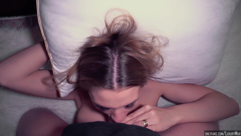 LuxuryMur: 我参观了我的继母的卧室-婊子没有拒绝一个成员