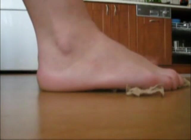 Foot Girls: Mainan askar yang menghancurkan