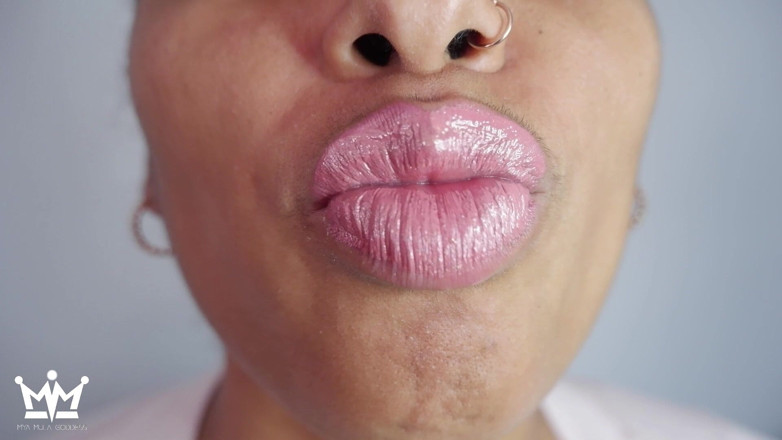 Mya Mula Goddess: Bạn là con gấu gummy của tôi