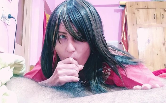 Bolly Karma: Profesionální model sveden nadrženou milf manželkou