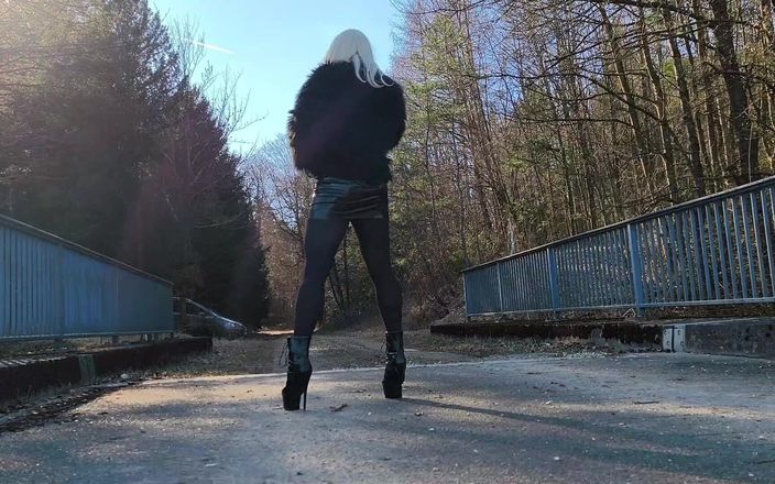 Strapsex: Gina Outfits Ii