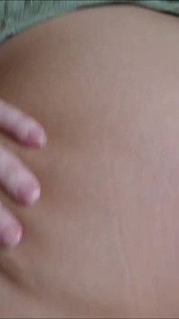 Follando Bolas Profundamente En Un Juguete Sexual Consolador Con Culo Extendido Y Orgasmos Gimiendo
