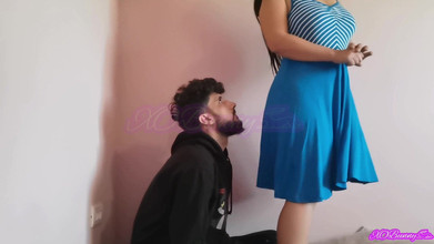 fartingclub01: Prd s jeho hlavou pod mojí sukní