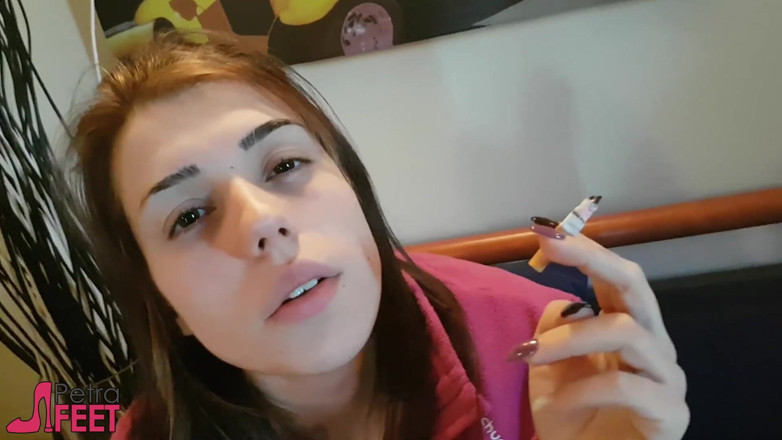 Smokin Fetish: Gadis Italia yang tak tertahankan suka rokok