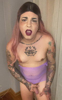 EmmaInkTrans: Böyle bir kıyafet sever misin? Sikimin hissini sevdim