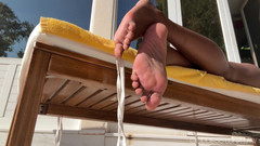 Goddess Luna Law: Foot Ignore di tepi kolam sudut pandangan pertama