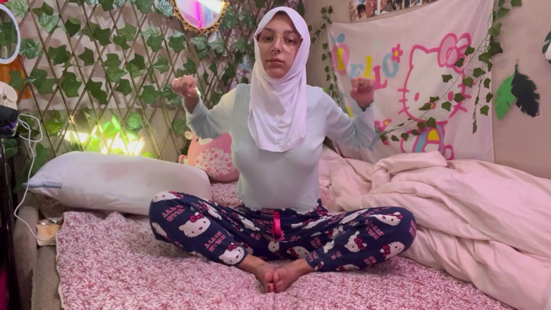 lanalovacutie: Muslim-yoga-in-hijab-day-13