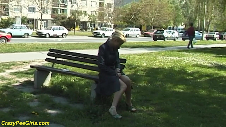 Crazy pee girls: Vera water in deli