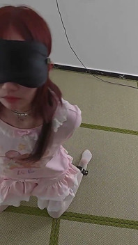 The Cute White Stockings Girlfriend Is Restrained and Shackled, Tickling Her Whole Body