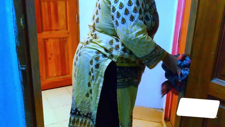 Aria Mia: インドのムスリムでホットなデシ系継母が、部屋を掃除しているときに継息子に犯されました