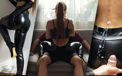 Appuntamento con uno sconosciuto dopo il quale torna a casa con sborra sui suoi leggings di pelle