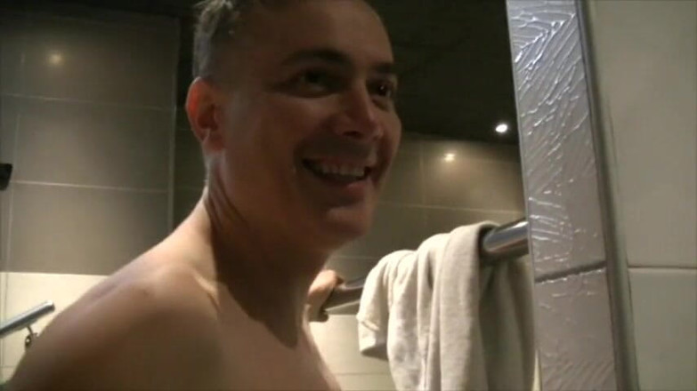 Gaybareback: Viktor Rom dikongkek tanpa kondom David