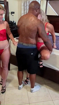 2 Blonde MILFs and Dhh
