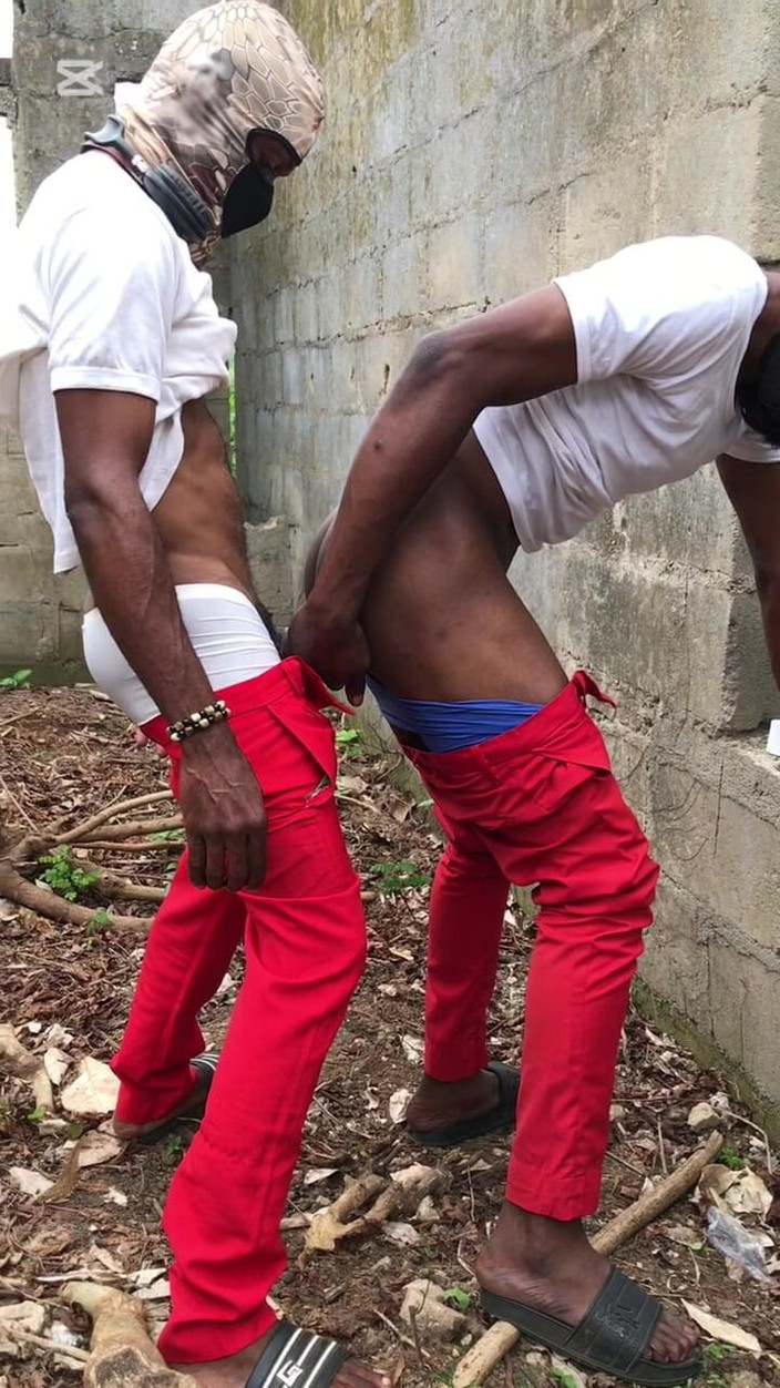 Assdriller50: Il Senior Prefetto Mi Ha Scopato in Un Edificio Noncompiuto