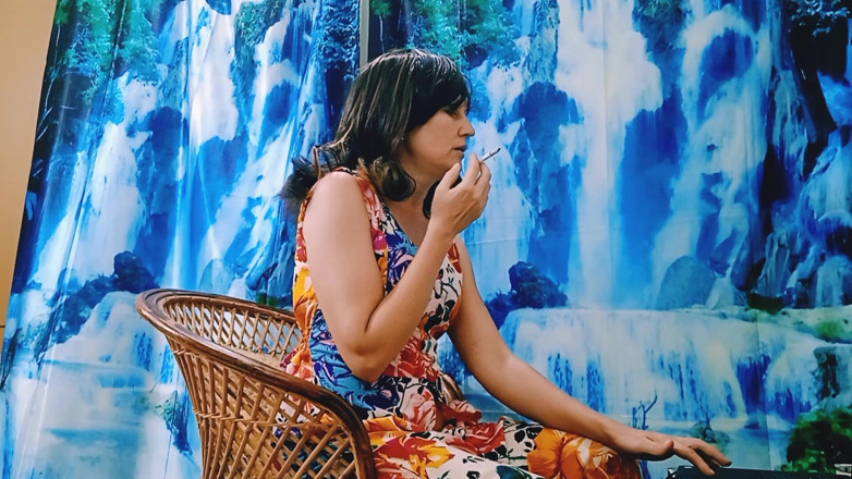 Bolly Karma: MILF seksi mengambil kote hitam besar dengan cara kotor