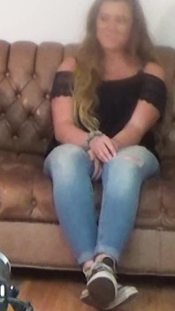 Une jolie fille innocente qui a l’air si douce veut être une salope porno