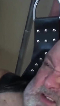 BEARFILMS - Kočičky Jack Stafford a Steve Sommers šukají svého tátu medvěda Stefana Dupuis