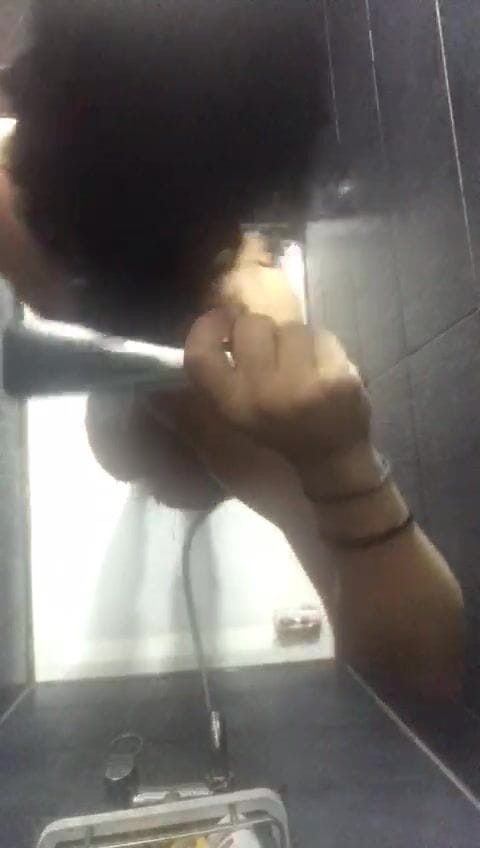 Cody beach boy: Heiße dusche mit meinem dildo