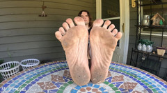 Mr Dimples: Kirli ayaklarımı gösteriyorum