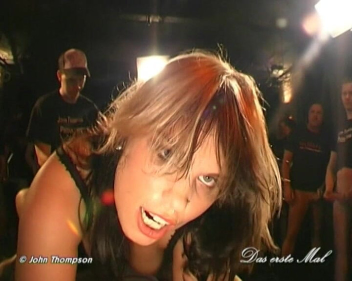 Casting GIRLS AND FIRST PORNO: Андреа ковтає сперму природно в дикій оральна груповусі