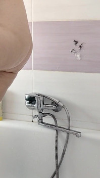 Sexy madura tendo sua buceta peluda Latina buceta peluda, bunda grande, peitões.
