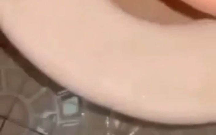 Jilbab69: 天然的大乳房头巾插入她的阴户