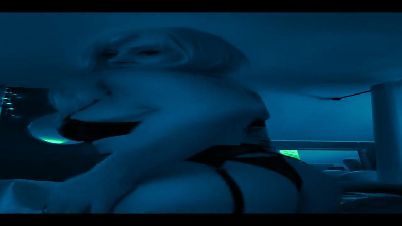 PaintedRose: "Vom ține-ne pe amândoi în starea de spirit.