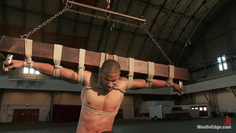 Men on Edge: Robert axel - dio muscoloso dritto