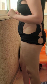 Šukej moji manželku na balkóně jsme viděli naši sousedku, přišla k nám Chce být také ošukána