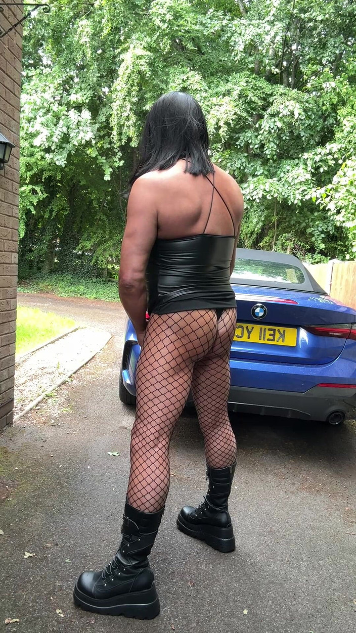 Kellycd2022: Sexy Crossdresser Kellycd2022 Emo Styl v černém PVC Rybářské sítě Punčocháče...