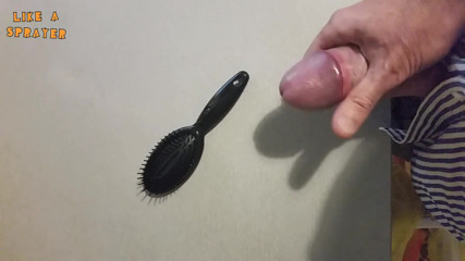 Like a sprayer: Handjob and cumshot on a haribrush