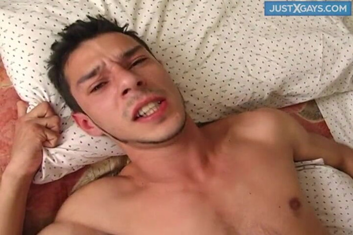 Just X Gays bareback: Горячий минет соседки по комнате без презерватива
