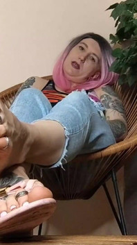 Lady Angela Flip Flops, Toe Rings and Blue Jeans Femdom