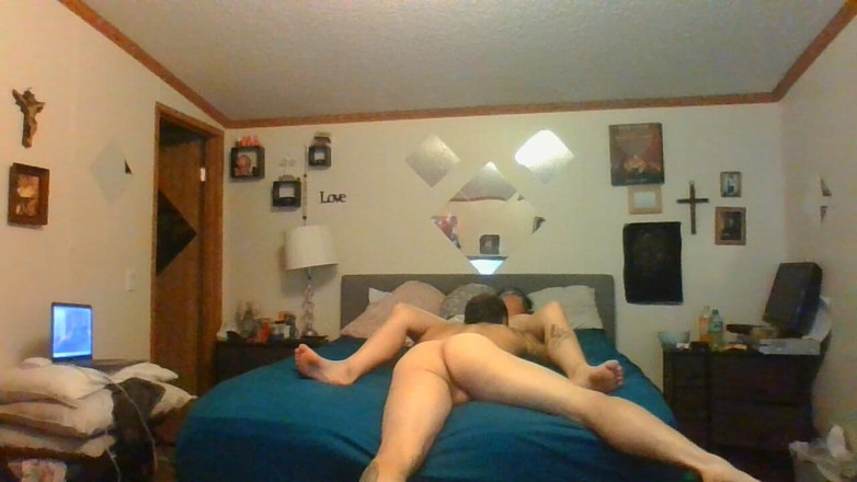 Satin Lady: Дама в атласе впервые чувствует свою новую любимую игрушку