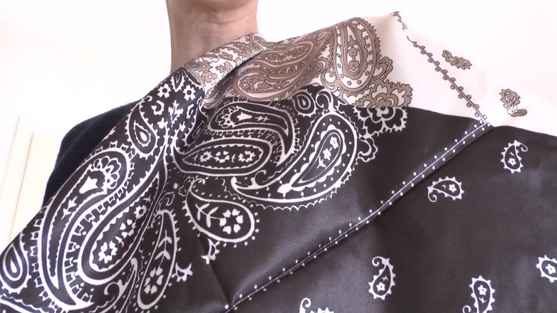 Lady Victoria Valente: Prezentare de modă cu văl din satin și ejaculare pe pânză,...