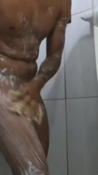 Mandi di rumah jiran