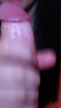 관능적이고 부드러운 오럴을 주는 오지는 갈색 머리, POV 빨간 입술