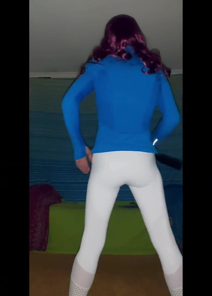 Lizzaali: My sexy new white tights and blue top