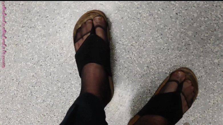 Carmen_Nylonjunge: Das ausländische Kondom im Postfach.