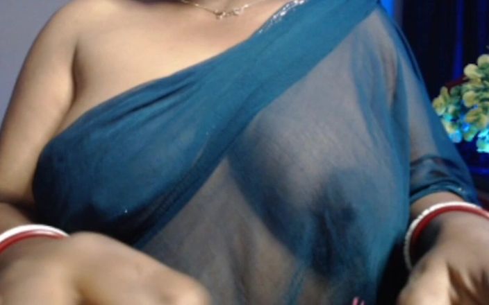 Hot desi girl: एकल सेक्सी बड़े स्तन वाली लड़की ब्रा खोलती है और कपड़े और सेक्स शो में स्तन देखती है