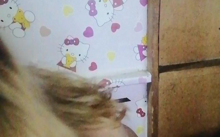 Reynaldo6: ここではいつも部屋の中でオナニーをします