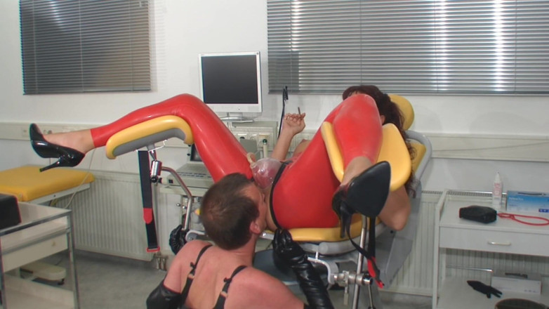 Rubber & Clinic Studio - 1ATOYS: Pizdă pompată în latex